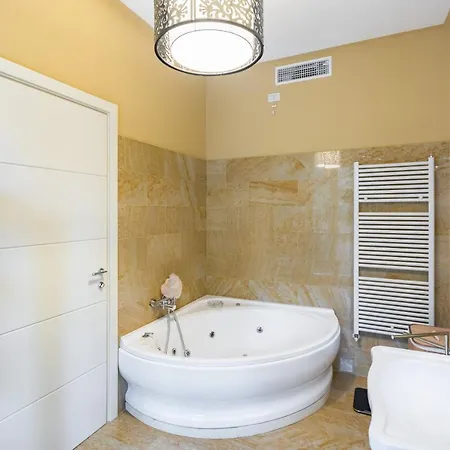 Residenza Al Vittoriale - By Host4u Apartment Gardone Riviera