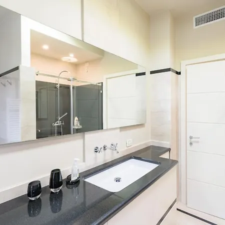 Residenza Al Vittoriale - By Host4u Apartment *